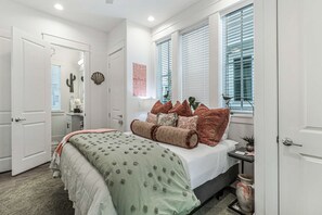 2 bedrooms, iron/ironing board, internet, bed sheets