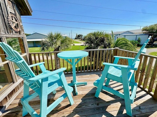 GENTLE BREEZE is Close to Beach in POC