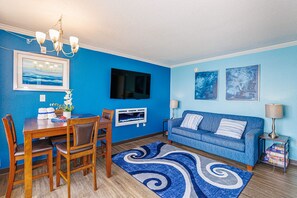 Smart TV, fireplace