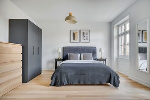2 bedrooms, iron/ironing board, WiFi, bed sheets - Airy Vorstädte 3.5 Room w/ W/D & Storage, 2 min to Market, by Blueground (Basel)