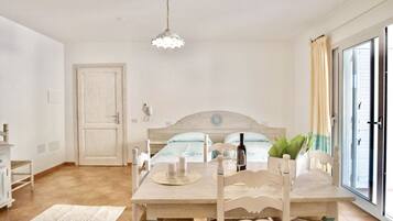 1 Schlafzimmer, Reisekinderbett, Bettwäsche