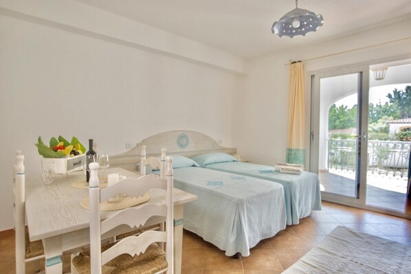 1 bedroom, travel crib, bed sheets