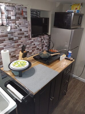 Réfrigérateur, micro-ondes, cafetière/bouilloire