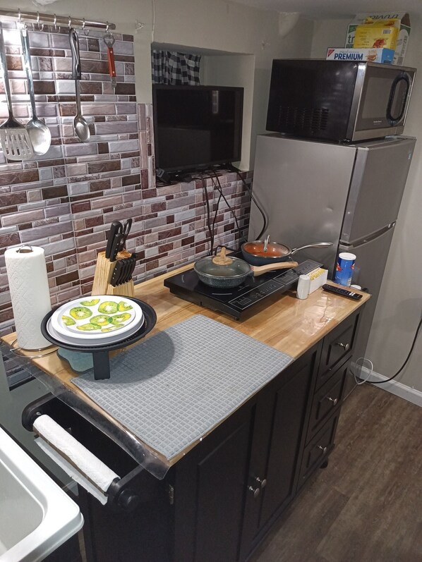 冰箱、微波炉、茶具/咖啡用具、厨具/餐具