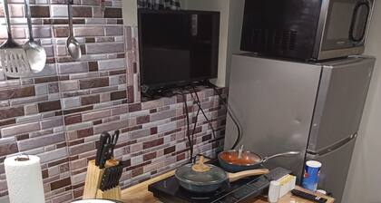 Nice Studio Basement apartment. . <br> FREE PARKING!
