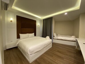 Kamar Quadruple | Tirai kedap cahaya, kedap suara, dan Wi-Fi gratis