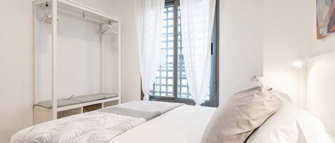 2 室のベッドルーム、アイロン / アイロン台、旅行用ベビーベッド、WiFi (無料)