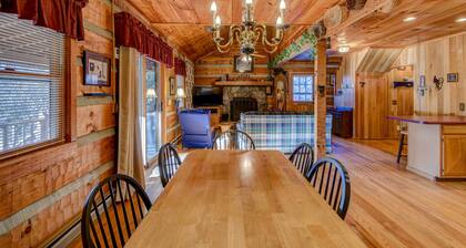 On The River - Pet friendly home with beautiful river frontage!