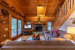 Interior - Apple Cove - hot tub, wood burning fireplace, pet friendly (Vilas)