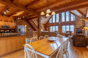 Dining - Raccoon's Paw Lodge - 1-level living! Pet Friendly Home with Pool Table, Hot tub, and Views (Boone)