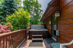 Terrace/patio - Raccoon's Paw Lodge - 1-level living! Pet Friendly Home with Pool Table, Hot tub, and Views (Boone)