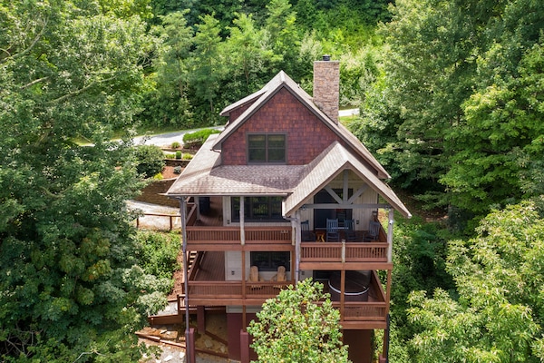 Tucked into the treetops, Deer Moments offers multi-level decks and total seclusion for your mountain escape.