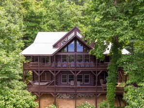 Exterior - Four points, mountain views, king with fireplace on main, hot tub, pet friendly (Vilas)