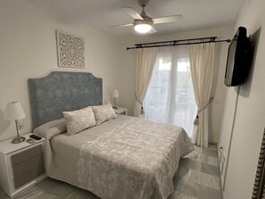 2 chambres, fer et planche à repasser, lit parapluie, Wi-Fi gratuit