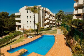 Indoor pool, a heated pool - Stylish 3 bedroom flat with sea views in Elviria Marbella (Marbella)