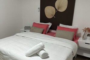 3 bedrooms, iron/ironing board, WiFi, bed sheets