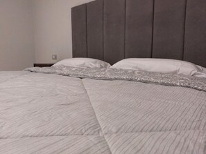 1 bedroom, desk, free WiFi, bed sheets - Point City Hotel (Guasave)