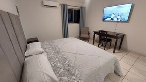 1 bedroom, desk, free WiFi, bed sheets