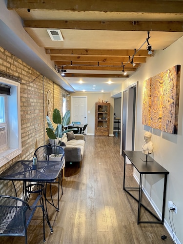 Charming retreat w/fireplace 