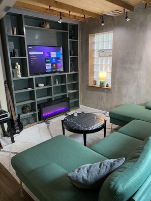 Smart TV, caminetto