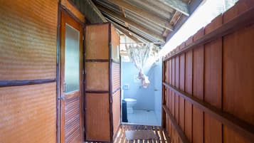 高級客房, 1 張特大雙人床, 空調, 海景 | 書桌、筆電工作空間、遮光布/窗簾、隔音