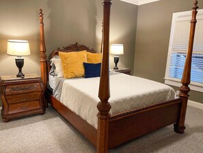 4 bedrooms, iron/ironing board, travel crib, free WiFi - Youngsville Retreat- pool, private pond, outdoor fireplace  (Broussard)
