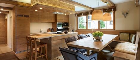 Réfrigérateur, plaque de cuisson, lave-vaisselle, cafetiÚre/bouilloire