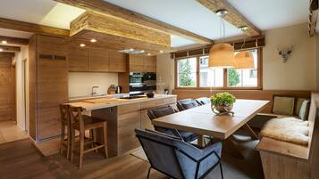 Réfrigérateur, plaque de cuisson, lave-vaisselle, cafetiÚre/bouilloire