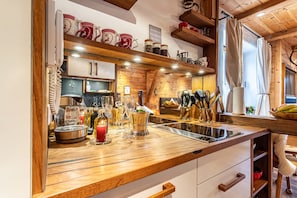 Fridge, stovetop, dishwasher, coffee/tea maker - Studio 'Hüttentraum' with Mountain View, Private Terrace and Wi-Fi (Inzell)