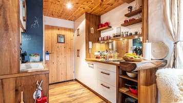 Refrigerador, placa de cocina, lavavajillas, cafetera/tetera