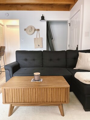 Smart TV, chimenea y estéreo 