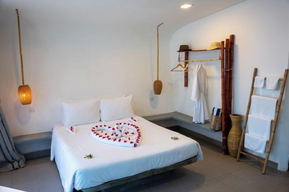 Minibar, in-room safe, free WiFi, bed sheets