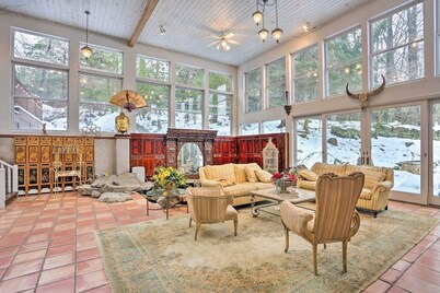  Spacious Hawley Villa Near Lake Wallenpaupack. 