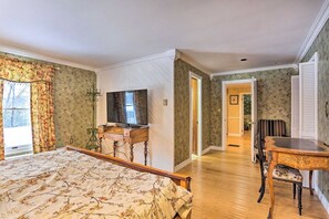 6 bedrooms, desk, travel cot, free WiFi