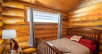 Ski village penthouse w/ hot tub & sauna, Hemlock Valley