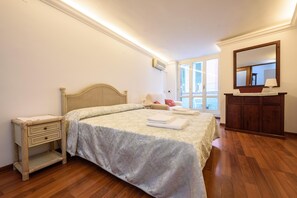 2 bedrooms - Via Avvocata 25 in Napoli (Naples)