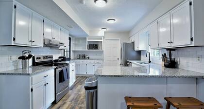 5BR, 3BA Spacious N. Columbus Villa w/Hot Tub, BBQ, Play Area, 13 mi. to Benning