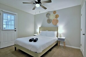 5 bedrooms, desk, iron/ironing board, travel cot