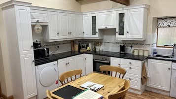 Casa de campo | Cozinha privada | Geladeira, chaleira elétrica, torradeira