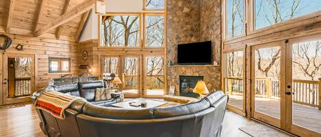 Una televisión, una chimenea