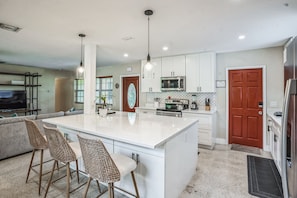 House, 2 Bedrooms | Private kitchen | Fridge, oven, coffee/tea maker