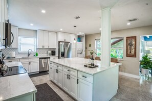 House, 2 Bedrooms | Private kitchen | Fridge, oven, coffee/tea maker - Beautiful Comfy Home With Private Hot Tub Close To Beach 2 Bedroom Home by RedAwning (Fort Lauderdale)