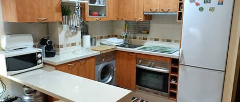 Fridge, microwave, oven, coffee/tea maker