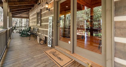 Private mountain home with mtn views, hot tub, firepit, decks, grill & fireplace