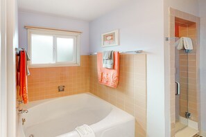 Towels - Oceanfront, bluff-top home with Ediz Hook view, prime location, fireplace (Port Angeles)