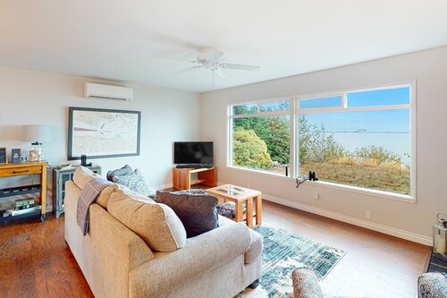 Oceanfront, bluff-top home with Ediz Hook view, prime location, fireplace