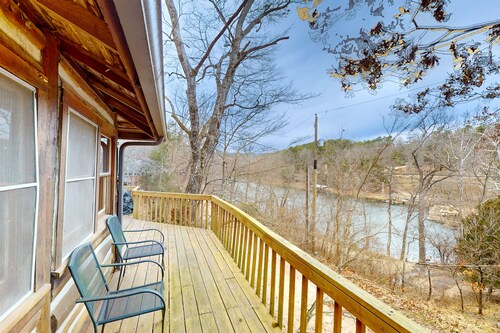 Historic dog-friendly cabin overlooking Lake Lucerne with deck & great views