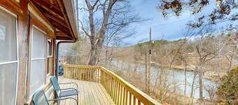 Historic dog-friendly cabin overlooking Lake Lucerne with deck & great views