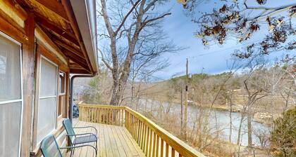 Historic dog-friendly cabin overlooking Lake Lucerne with deck & great views