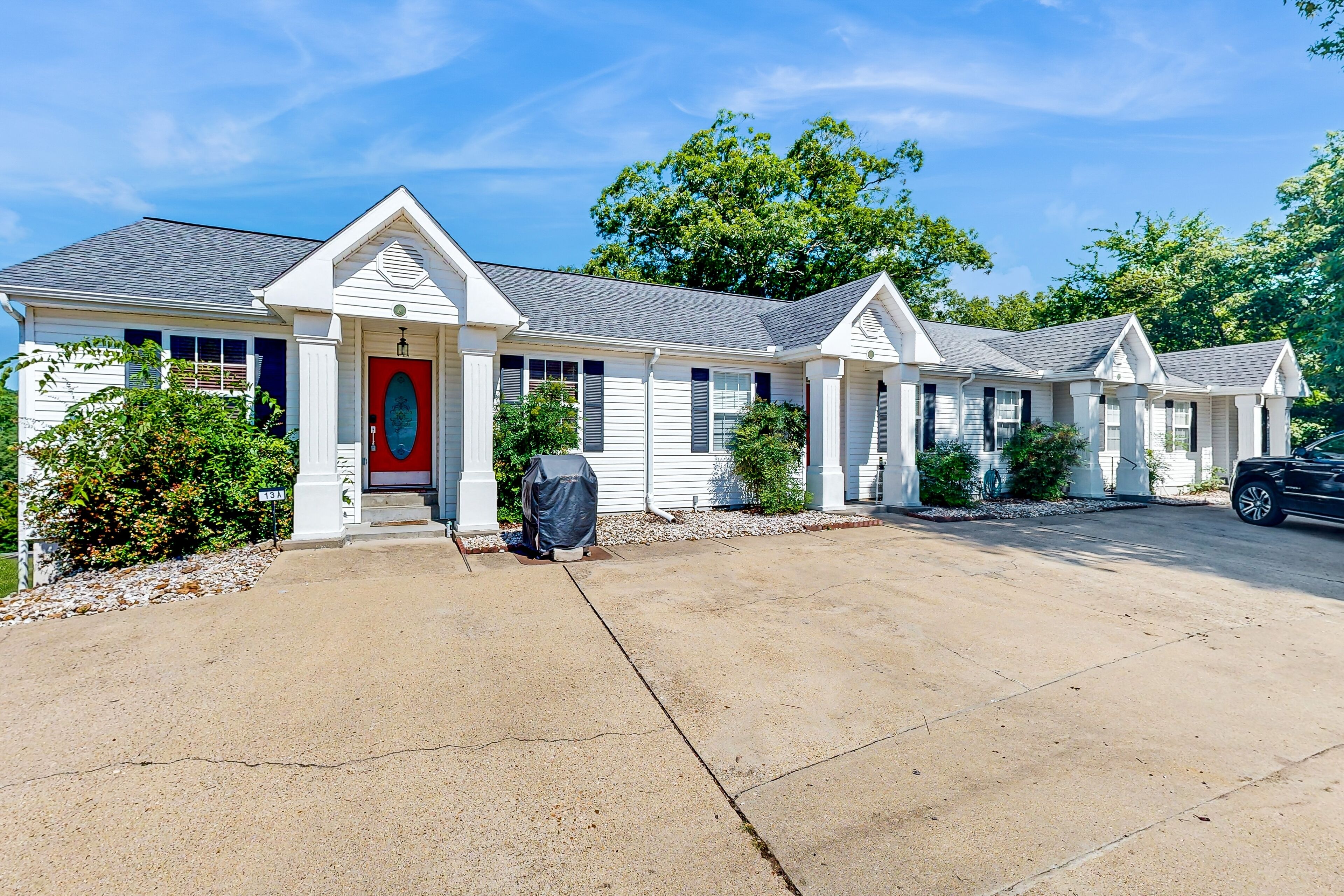 Lake view condo with fireplace, firepit, deck & central AC